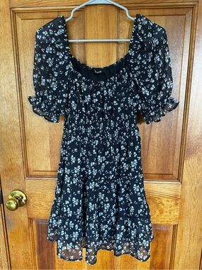 Trixxi Black Floral Puff-Sleeve Dress